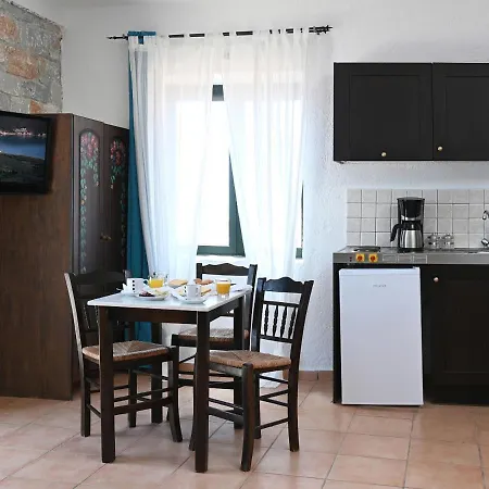 Selana Aparthotel Néon Oítilon